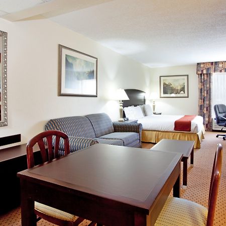 Holiday Inn Express - Chester By Ihg Экстерьер фото