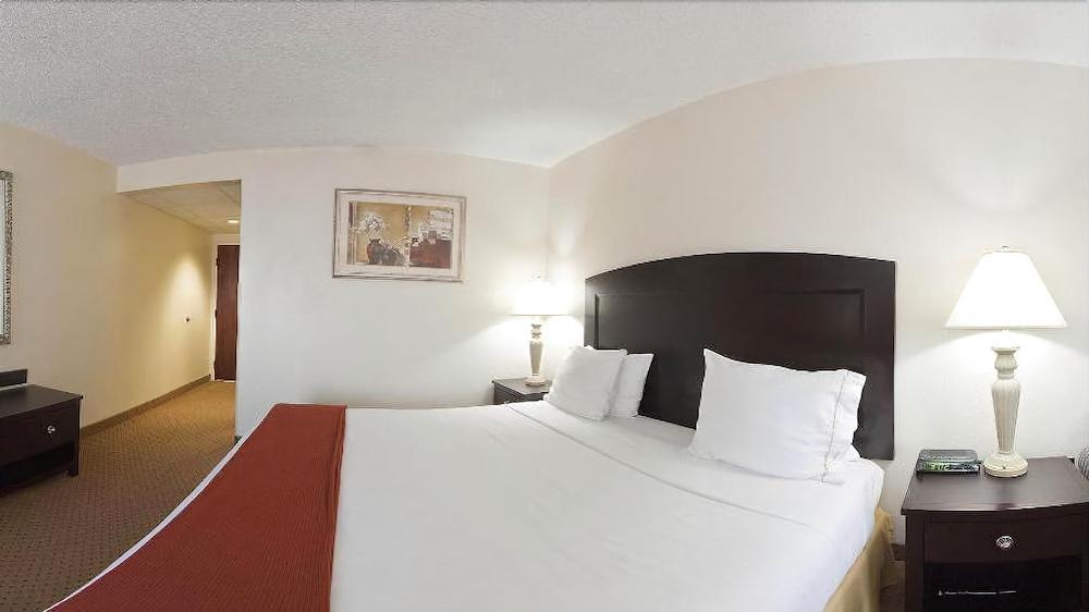 Holiday Inn Express - Chester By Ihg Экстерьер фото