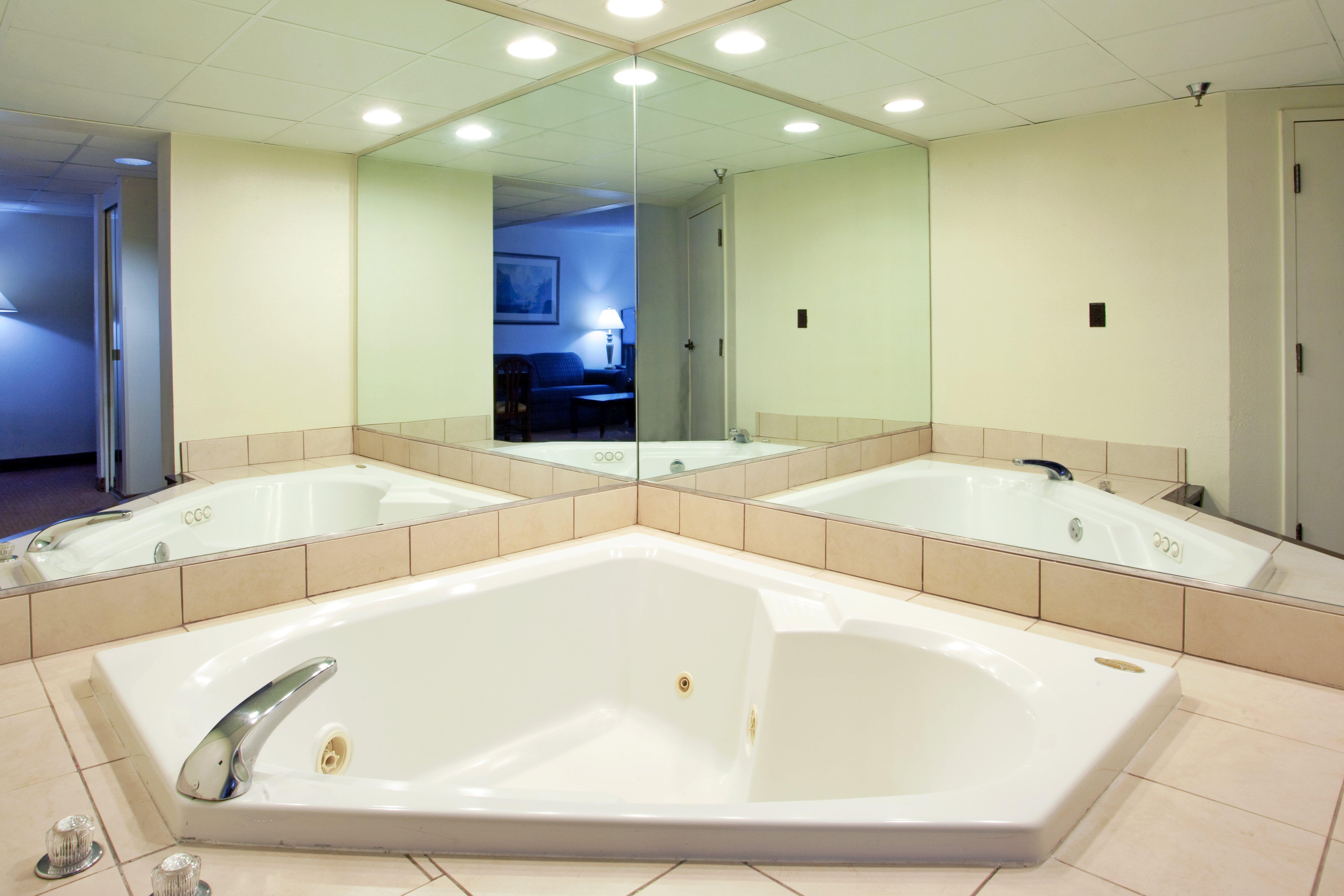 Holiday Inn Express - Chester By Ihg Экстерьер фото