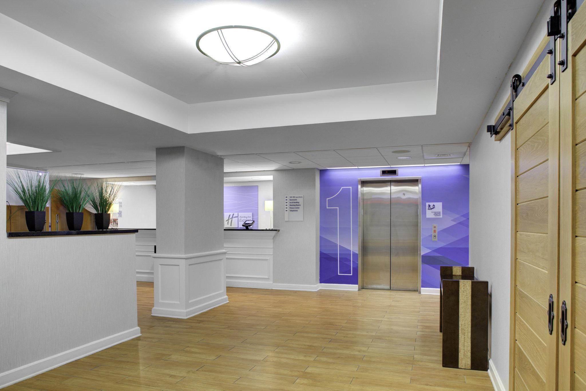 Holiday Inn Express - Chester By Ihg Экстерьер фото