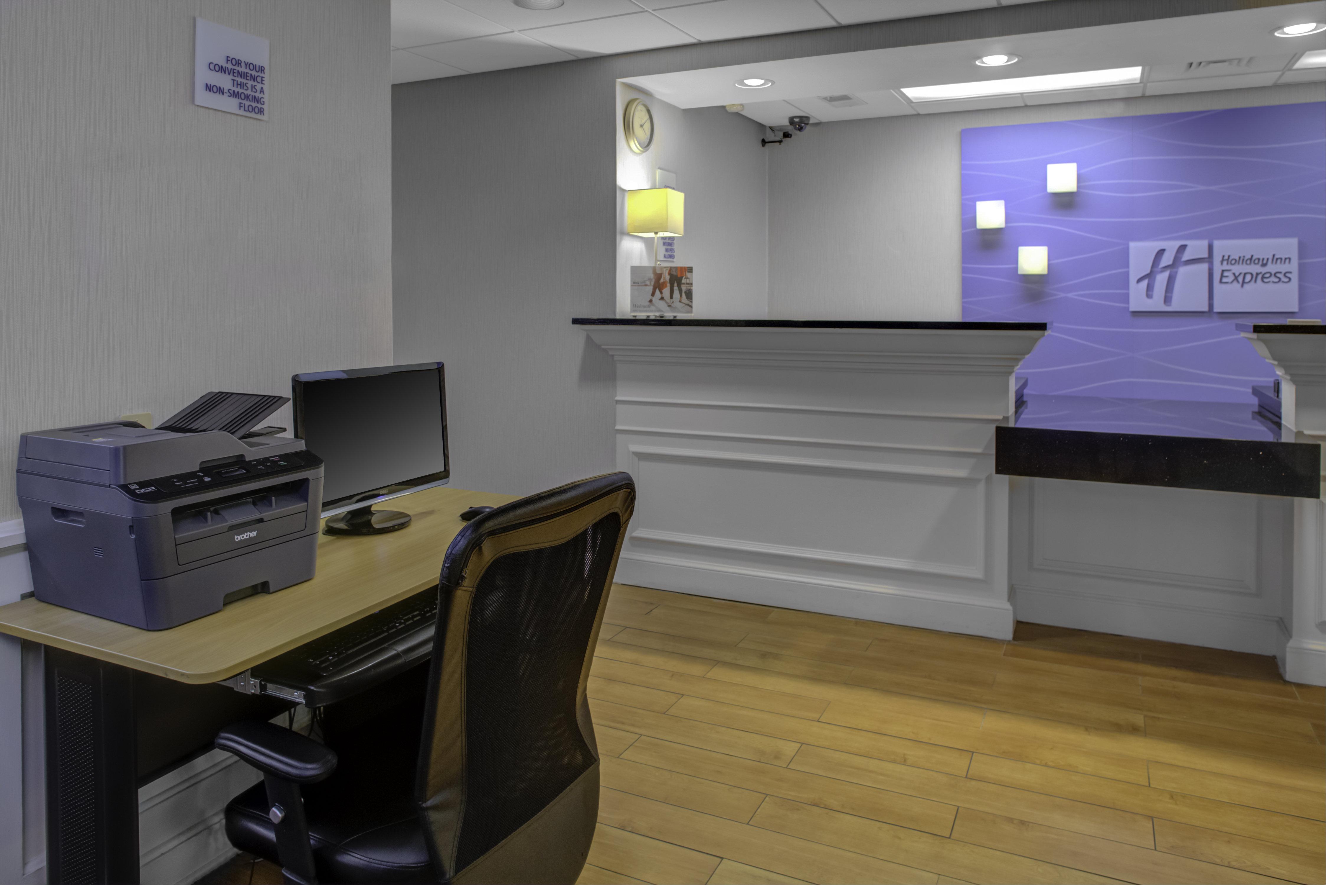 Holiday Inn Express - Chester By Ihg Экстерьер фото