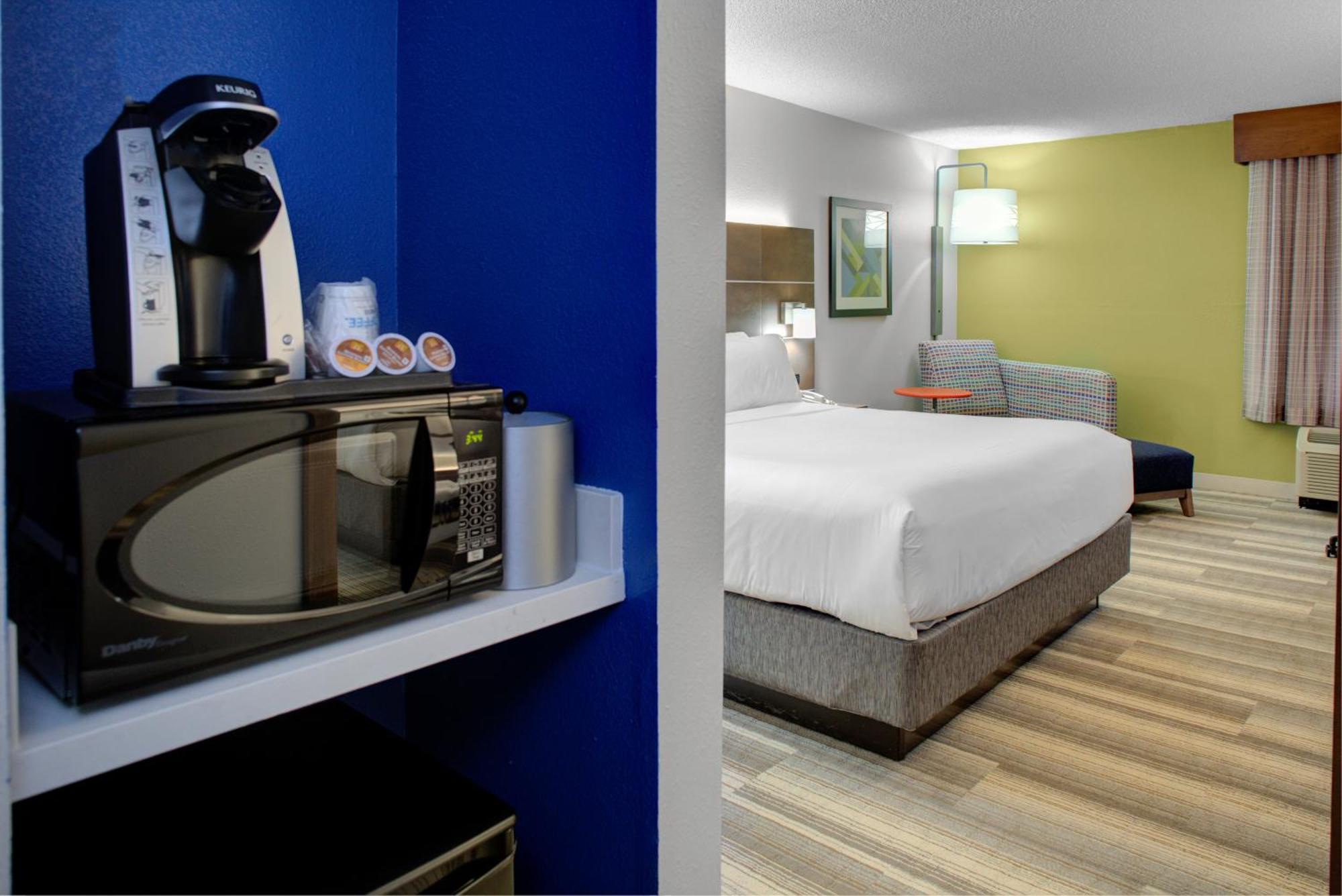 Holiday Inn Express - Chester By Ihg Экстерьер фото