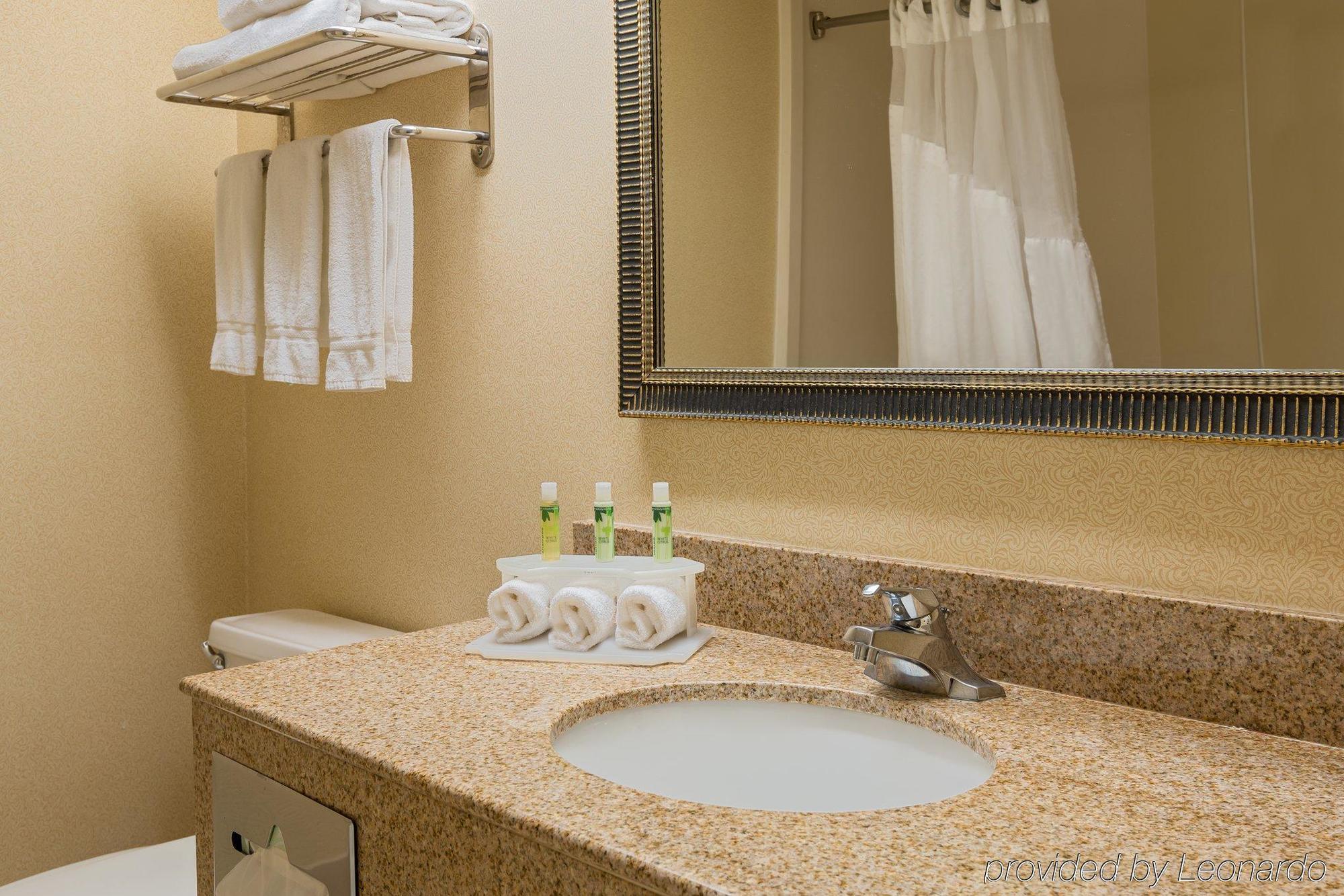 Holiday Inn Express - Chester By Ihg Экстерьер фото