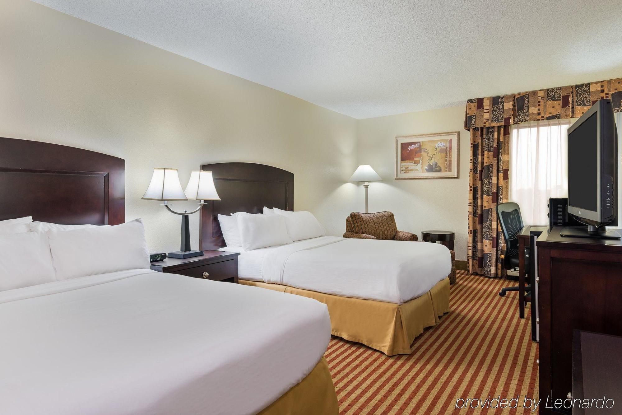 Holiday Inn Express - Chester By Ihg Экстерьер фото