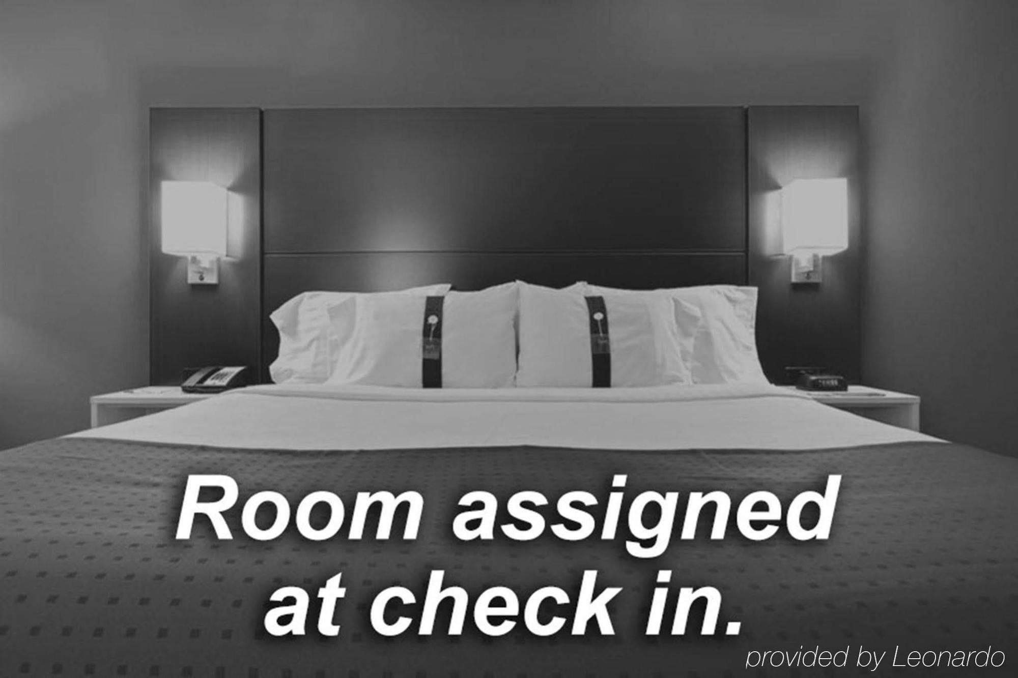 Holiday Inn Express - Chester By Ihg Экстерьер фото