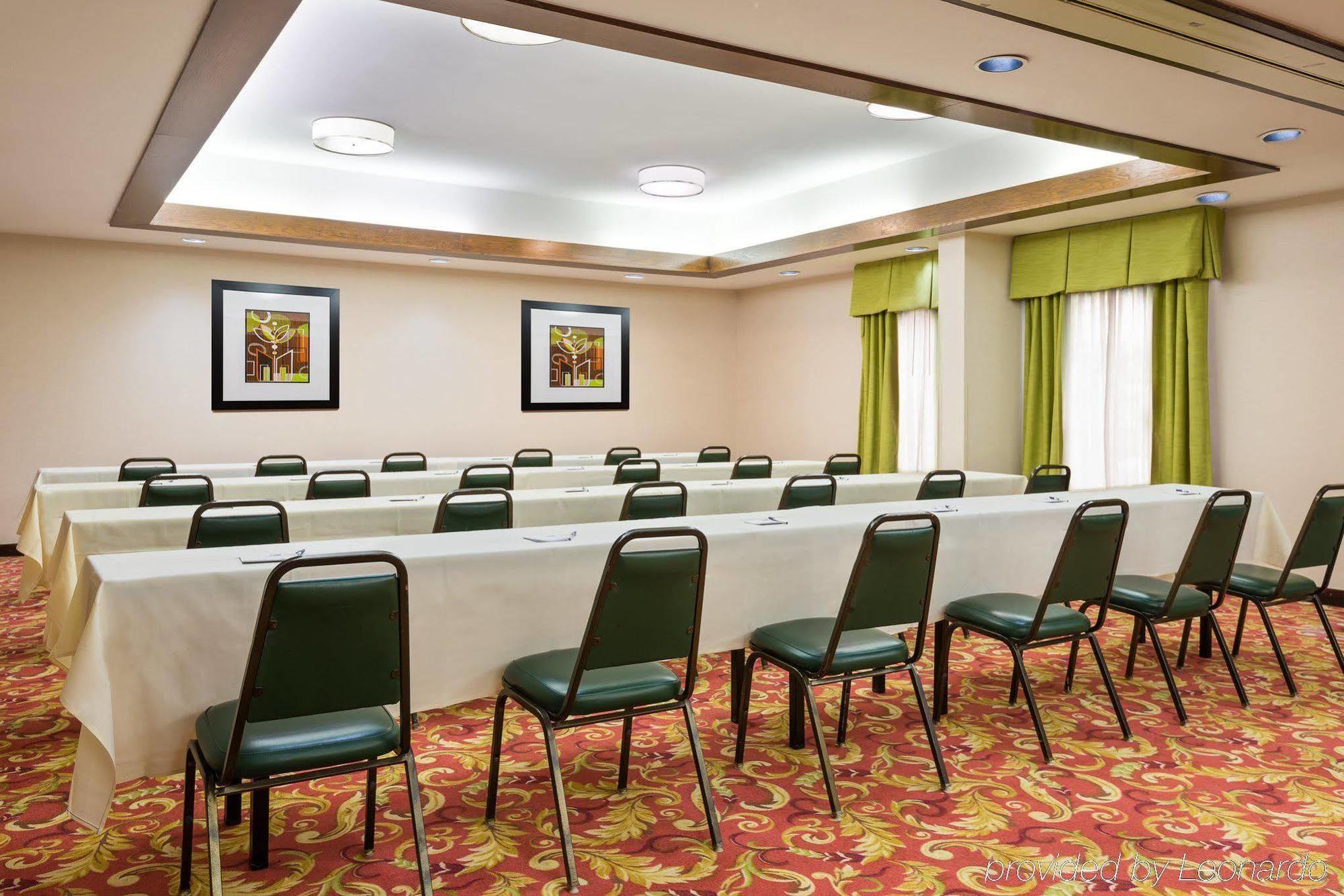 Holiday Inn Express - Chester By Ihg Экстерьер фото