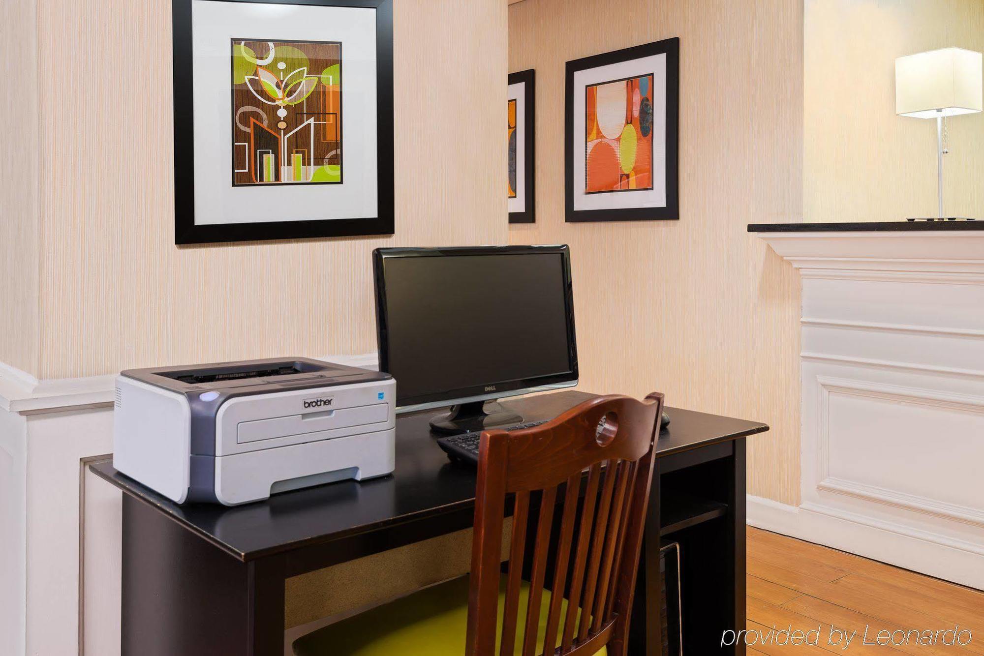 Holiday Inn Express - Chester By Ihg Экстерьер фото