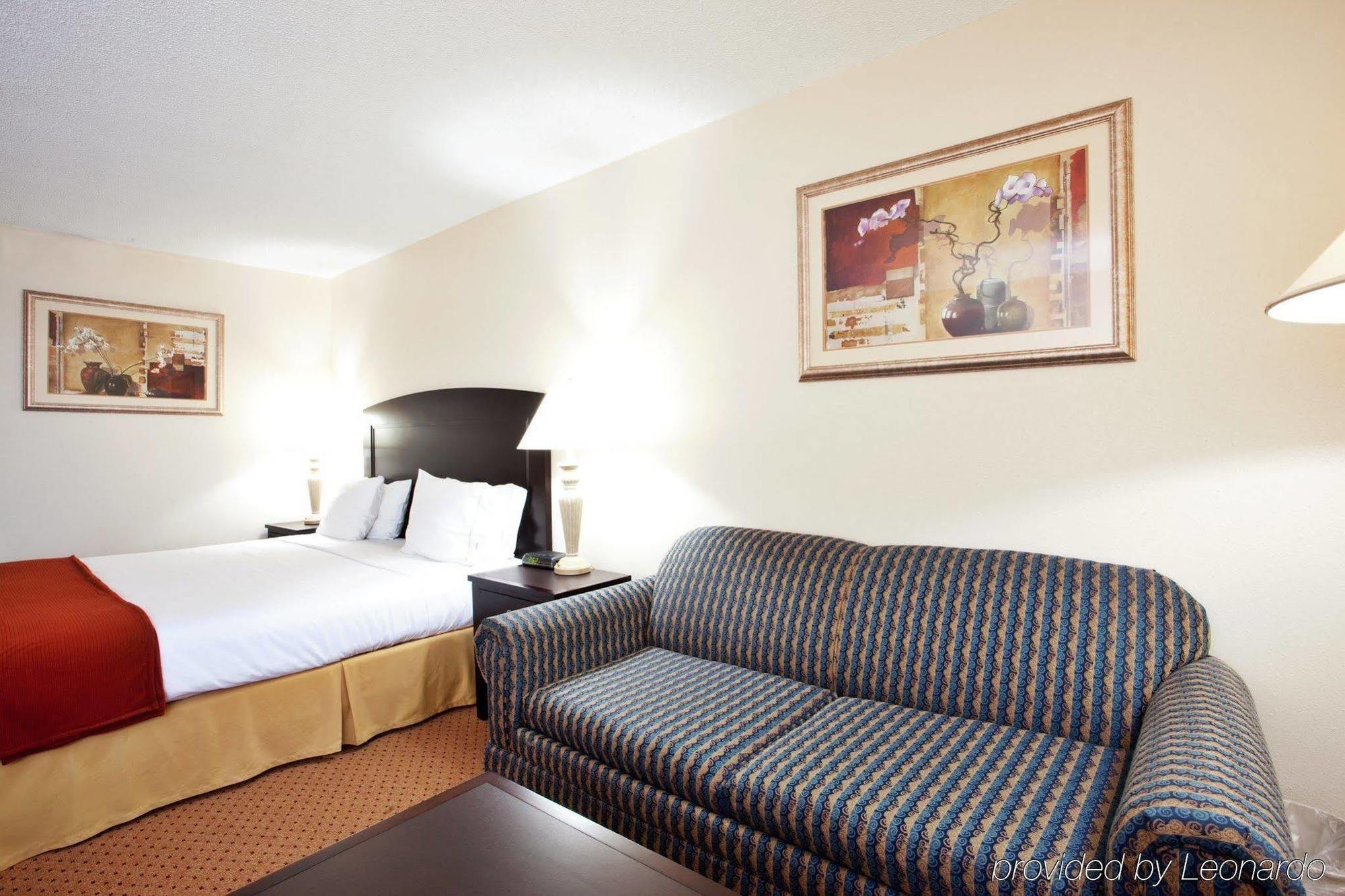 Holiday Inn Express - Chester By Ihg Номер фото